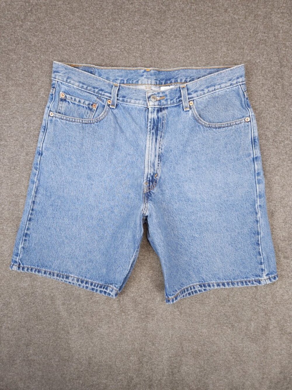 Y2K Levis 550 denim shorts size 36 (35x8.5) VTG 2000s medium wash mens shorts